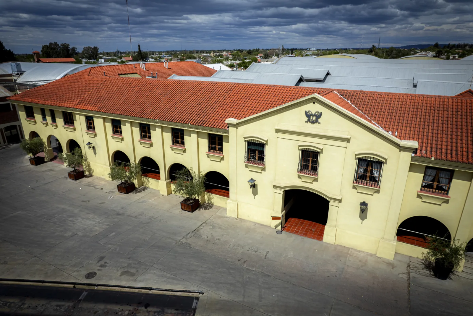 Vista aérea de una bodega de Mendoza, locación de producción audiovisual